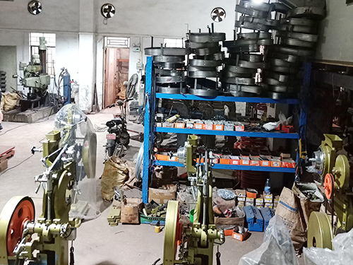 铆钉机配件车间