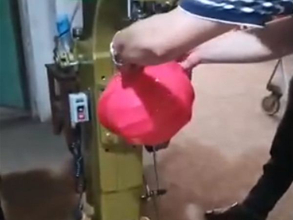 安全铆钉机工作视频