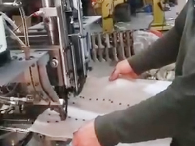 铆钉机工作视频