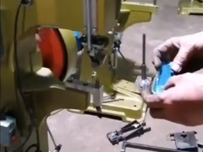 铆钉机工作视频